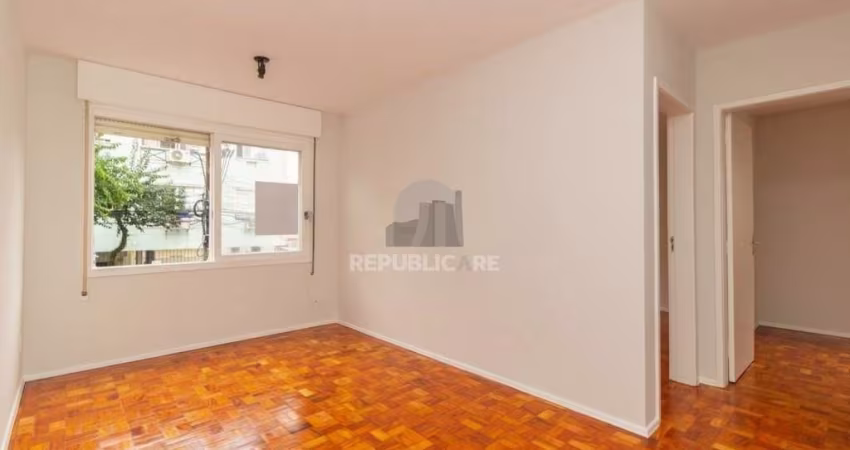 Apartamento de 2 dormitórios com 1 vaga de garagem no Bairro Santana