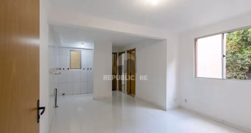 Apartamento reformado, 2 dormitórios, 1 vaga