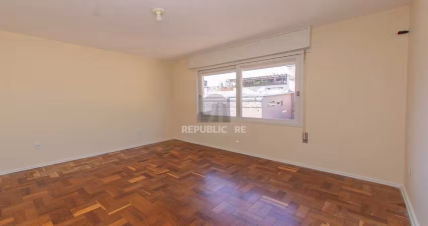 Apartamento à venda com 2 dormitórios 81 m² no Bairro Petrópolis