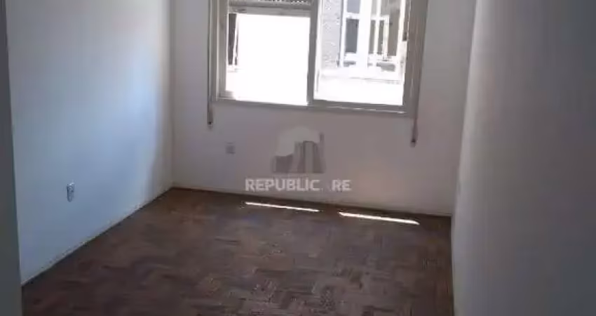 Apartamento à venda no centro histórico - 39 m² e 1 dormitório/quarto disponível!