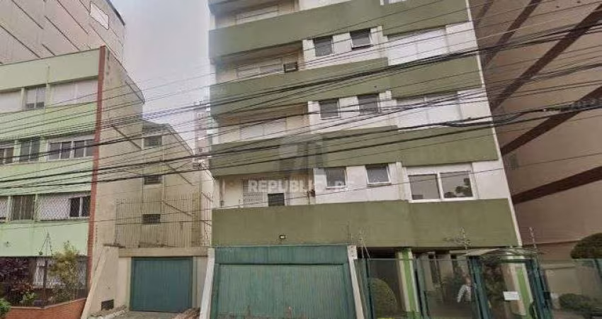 Excelente apartamento, Centro Histórico, de frente, andar alto.