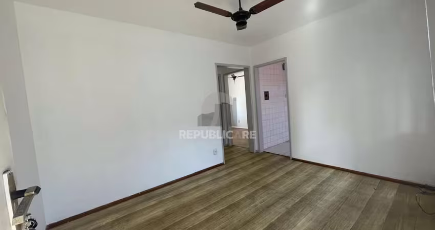 Apartamento 02 dormitórios bairro Menino Deus .