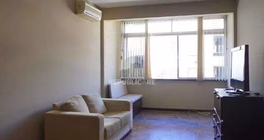 Apartamento de dois quartos e uma vaga de garagem no bairro Auxiliadora em POA