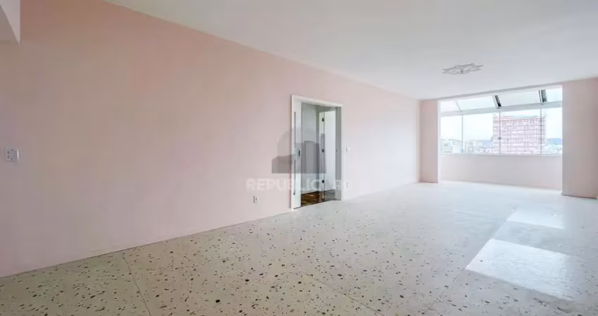 APARTAMENTO DE 146M², 3 DORMITÓRIOS, SACADA, 1 SUÍTE, 1 VAGA - CENTRO HISTÓRICO