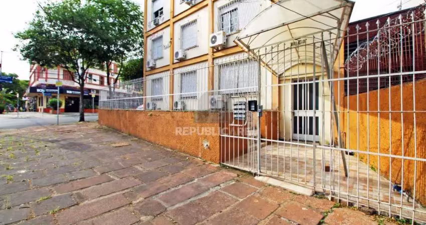 Apartamento de 2 (dois) dormitórios, com excelente localização, no bairro petróp