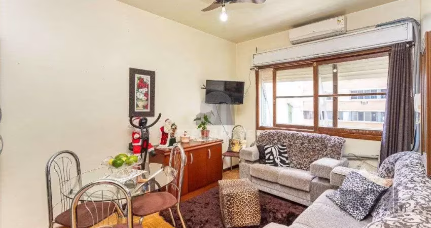 Apartamento à venda no centro histórico com 58m² e 2 dormitórios/quartos disponíveis.