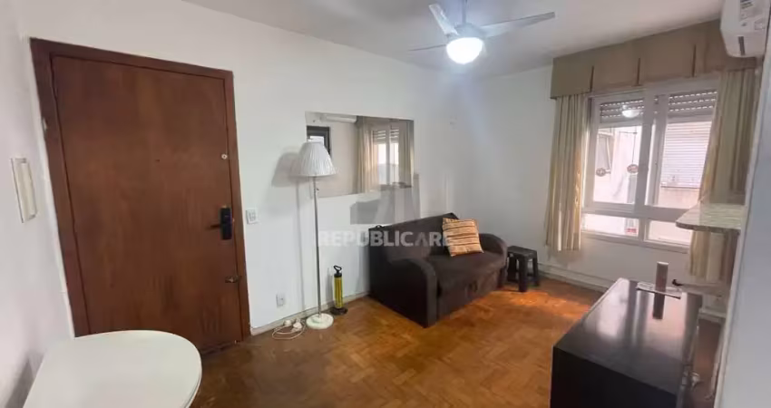 Apartamento para aluguel no centro histórico com 46m² e 1 dormitório/quarto disponível.