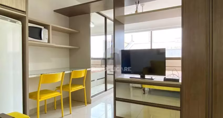 Apartamento à venda no centro histórico com 30 m² e 1 dormitório/quarto disponível.