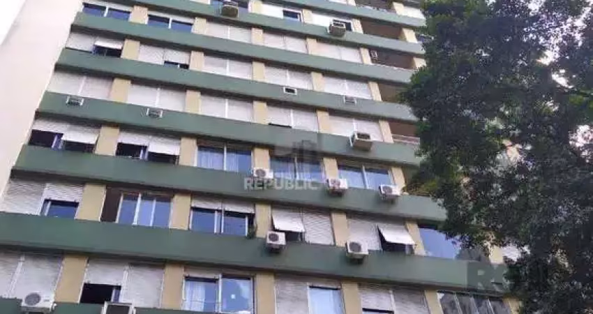 Apartamento à venda no centro histórico com 51m² e 2 dormitórios/quartos disponíveis.