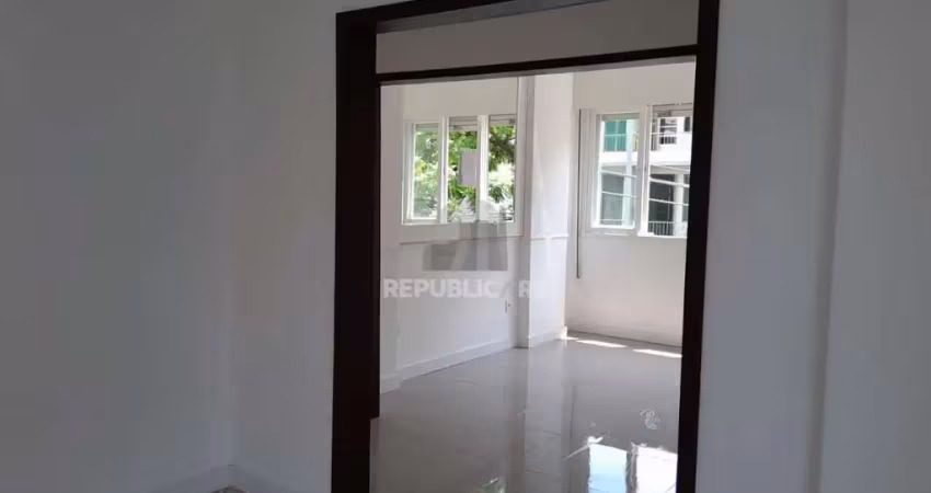Apartamento à venda no edifício caravellas, localizado na rua dr. timóteo, no ba
