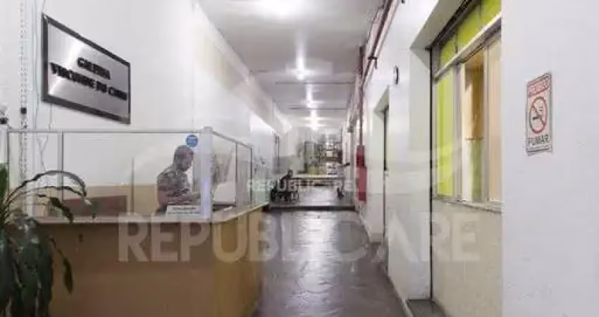 Apartamento à venda no centro histórico com 56 m² e 1 dormitório/quartos disponíveis.