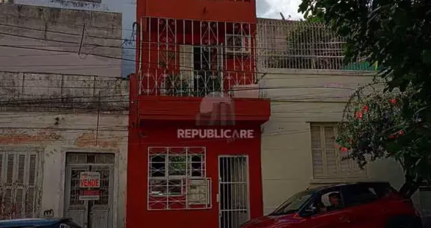 Sobrado funcional com três pavimentos no centro de porto alegre!