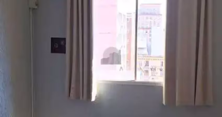 Escritório à venda no centro histórico com área de 10 m² disponível para aquisição.