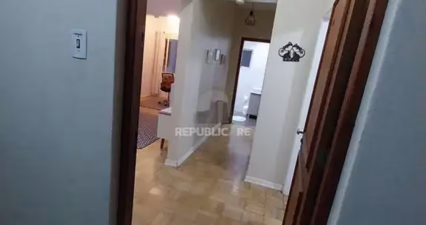 Apartamento à venda na cidade baixa com 49m² e 1 dormitório/quarto disponível.