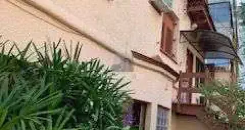 Casa com 11 quartos à venda na Rua Guararapes, 492, Petrópolis, Porto Alegre