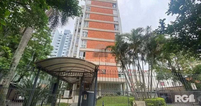 Apartamento de 2dormitórios + dependência, com vaga de garagem coberta em prédio