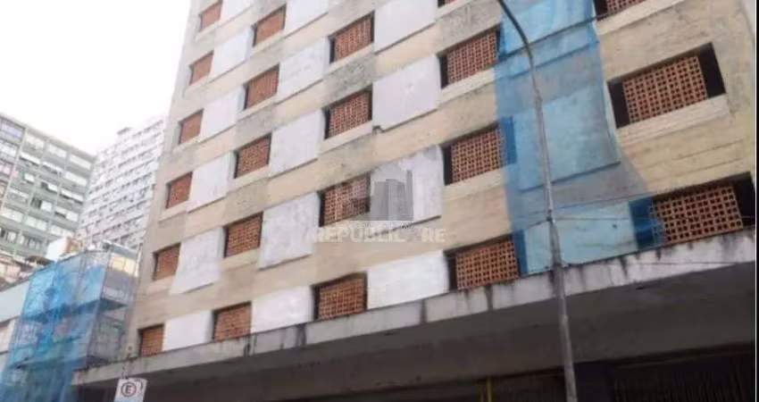 Garagem à venda no centro histórico com 12m² de área útil para negócio.