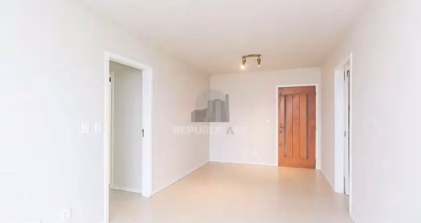 Apartamento para locação no petrópolis – 2 dormitórios, sacada e 76m²