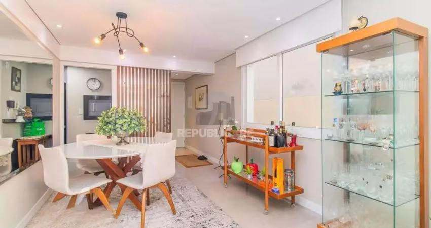 Apartamento com 83m² e 2 dormitórios, 2 suítes, 3 vagas no bairro petrópolis