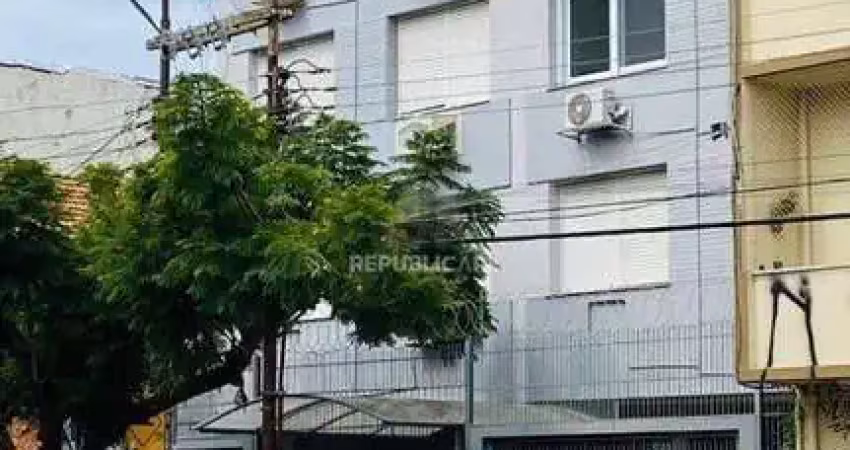 Apartamento de 2 dormitórios, frente, reformado na cidade baixa