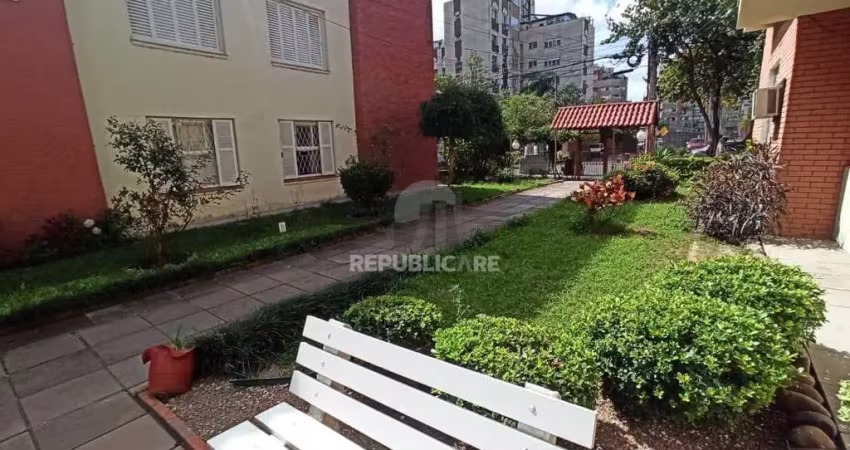Apartamento reformado de 2 dormitórios com sacada no menino deus, porto alegre