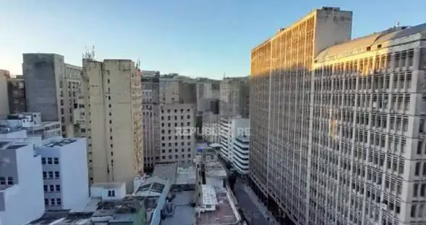 Apartamento à venda no centro histórico com 36m² e 1 dormitório/quartos disponíveis.