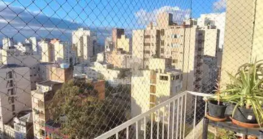 Apartamento à venda no centro histórico com 30m² e 3 dormitórios/quartos disponíveis.