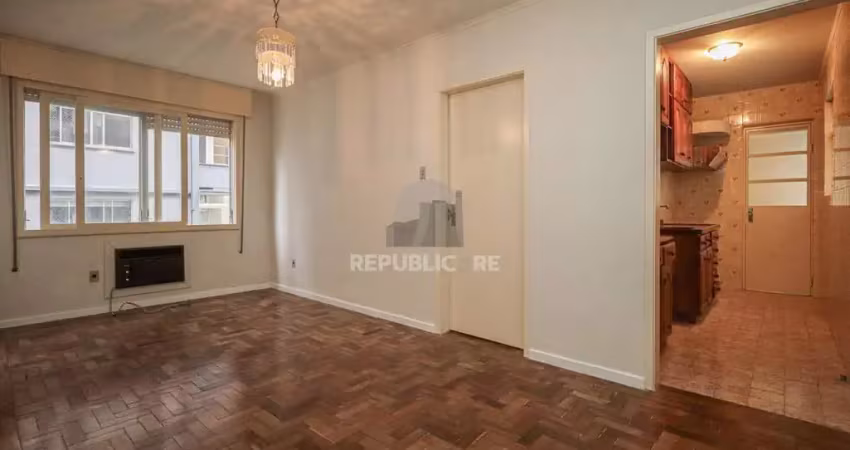 Apartamento à venda no centro histórico com 48m² e 1 dormitório/quartos disponível.