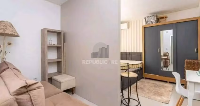 Apartamento à venda na cidade baixa com 1 dormitório e 27 m² de área útil.