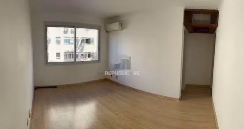 Apartamento à venda no bairro auxiliadora com 44 m² e 1 dormitório/quarto disponível