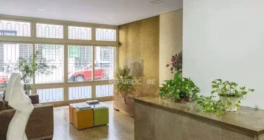 Apartamento à venda no centro histórico com 35 m² e 1 dormitório/quarto disponível.