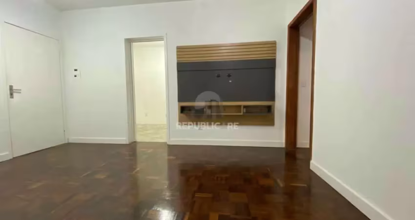 Apartamento à venda no centro histórico com 61 m² e 2 dormitórios/quartos.