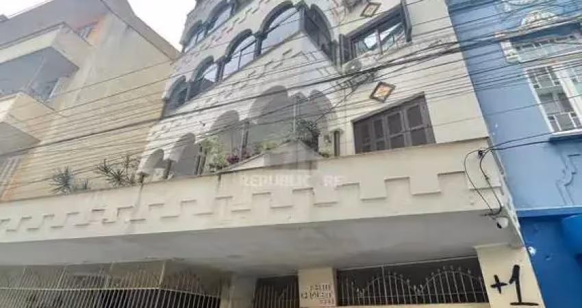Apartamento à venda no centro histórico com 50 m² e 1 dormitório/quartos disponível.