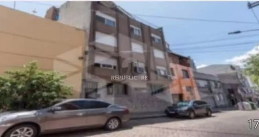 Apartamento à venda no centro histórico com 61 m² e 2 dormitórios/quartos disponíveis.