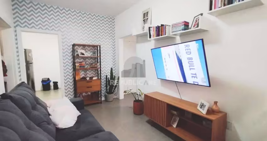 Apartamento à venda com 62 m² e 2 dormitórios no bairro cidade baixa.