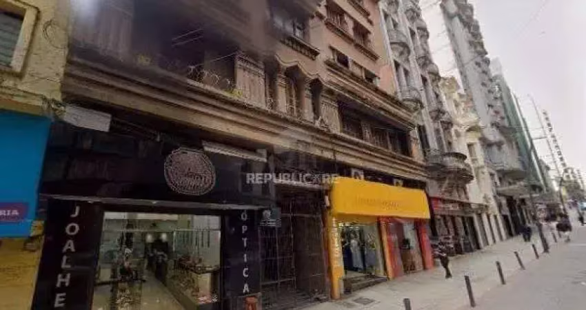 Apartamento à venda no centro histórico com 122 m² e 2 dormitórios/quartos disponíveis.
