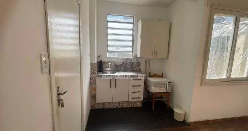 Apartamento para alugar no centro histórico, com 27 m² e 1 dormitório/quarto.