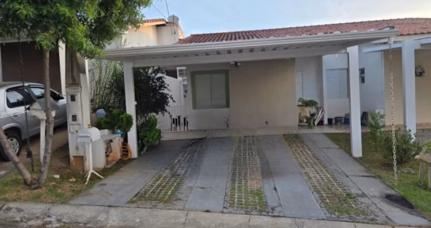 CASA  3 DORMITORIOS EM CONDOMÍNIO