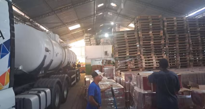 Galpão para Venda em Rio de Janeiro, Inhoaiba, 5 banheiros, 3 vagas