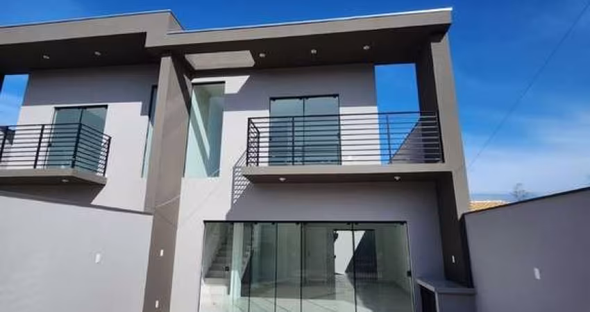 Sobrado com 3 quartos sendo 2 suítes no Bairro Itacolomi - Balneário Piçarras