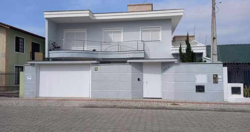 Casa alto padrão no centro de Balneário de Piçarras