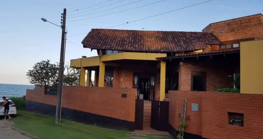Casa vista mar com 3 quartos sendo 1 suíte em balneário piçarras - sc