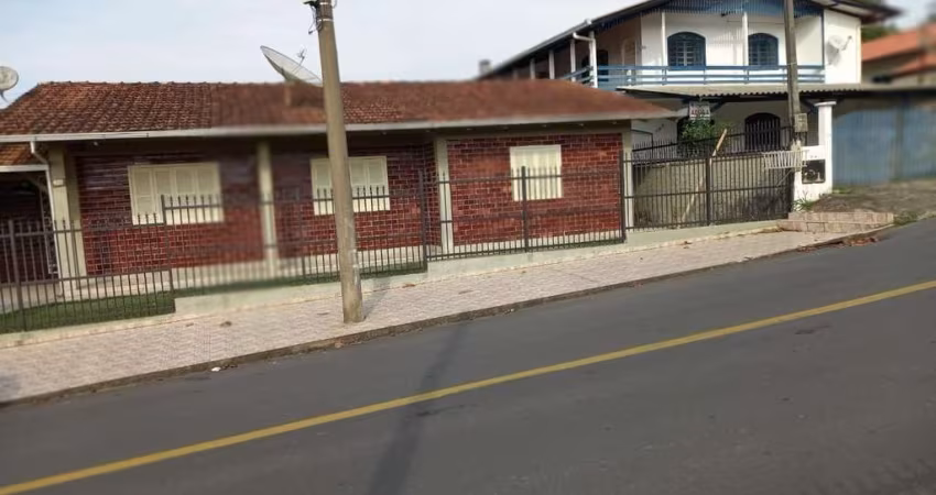 EXCELENTE CASA DE PRAIA A 390 METROS DA AREIA EM BARRA VELHA-SC
