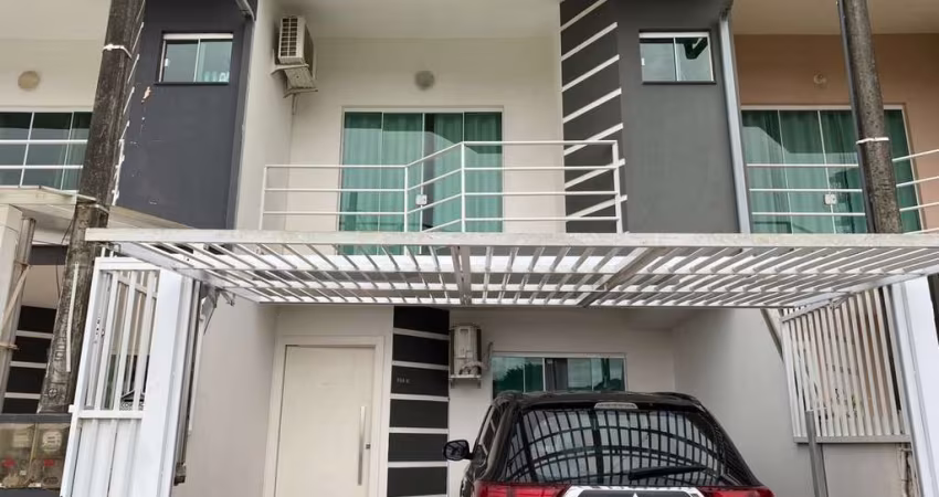LINDO SOBRADO DE 3 DORMITÓRIOS NO CENTRO DE PIÇARRAS
