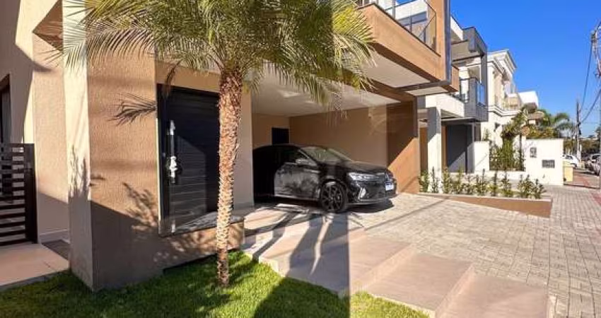 Casa com 4 suítes, piscina privativa no Condomínio Portal do Sol em Piçarras SC