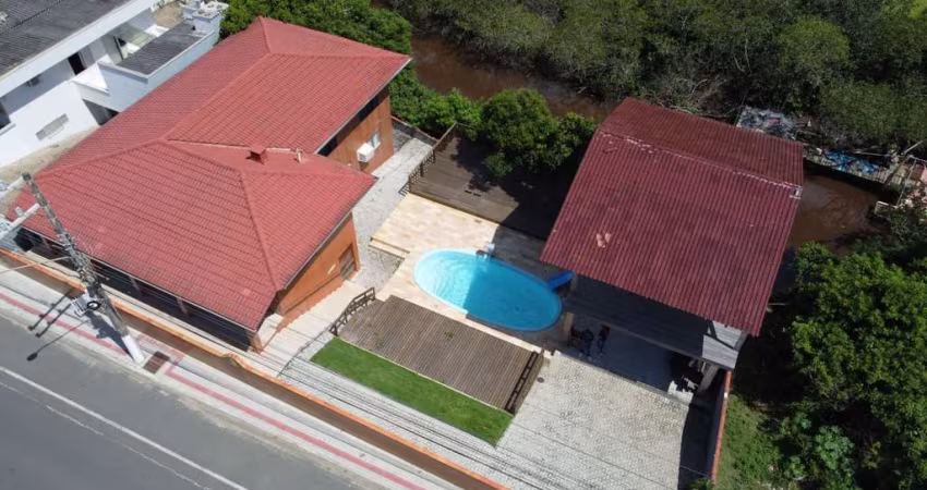 Casa com 6 quartos
