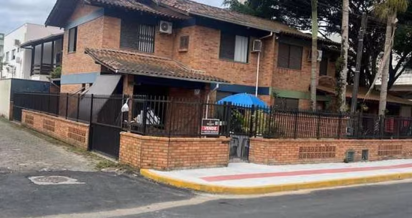 Casa com 3 quartos apenas 230 metros da praia