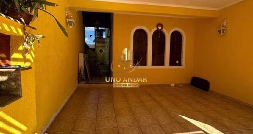 Imperdível: Casa à Venda em Guarulhos-SP, Parque Continental I! 4 Quartos, 1 Suíte, 2 Salas, 3 Banheiros, 2 Vagas, 239,86 m².