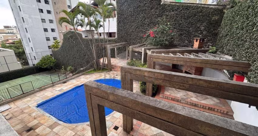 Apartamento espaçoso muito bem localizado, em ótimo estado!