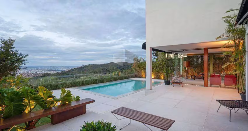 Casa impecável em projeto grandioso com vistas lindas e definitivas